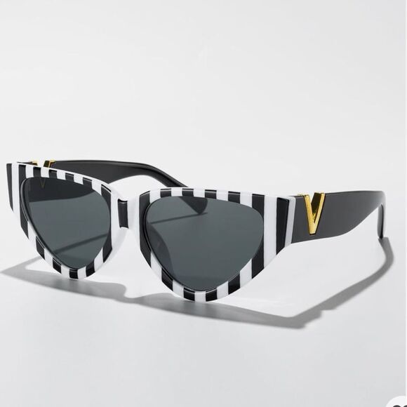 Elegant Black and White Striped Cat Eye Sunglasses - Picture 1 of 6